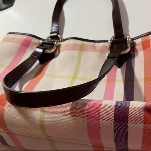 BURBERRY tote comes with dust bag